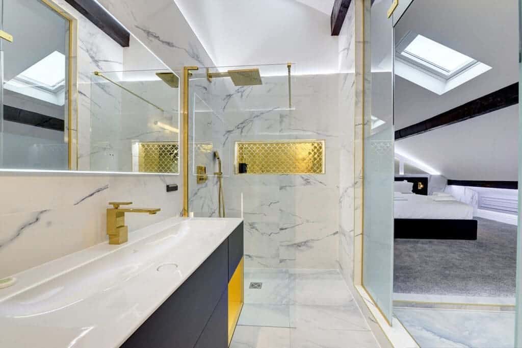 Royal Enclosure Interior Bathroom 2